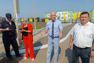 Геннадий Аверьянов: «К 1 сентября пешеходные переходы в местах скопления детей станут безопасными»